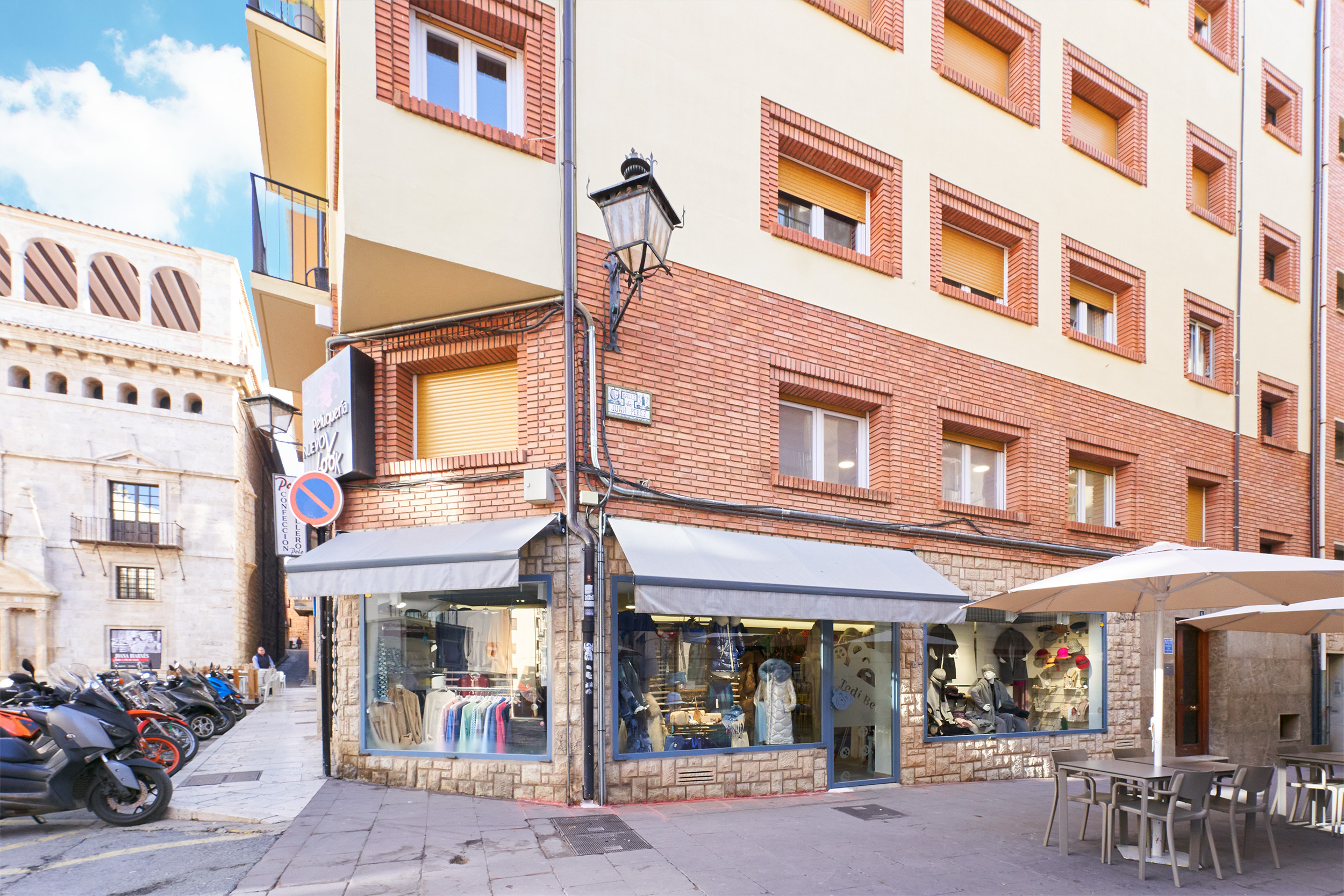 Fachada de la tienda Tedi Bear en una esquina del centro histórico de Teruel.